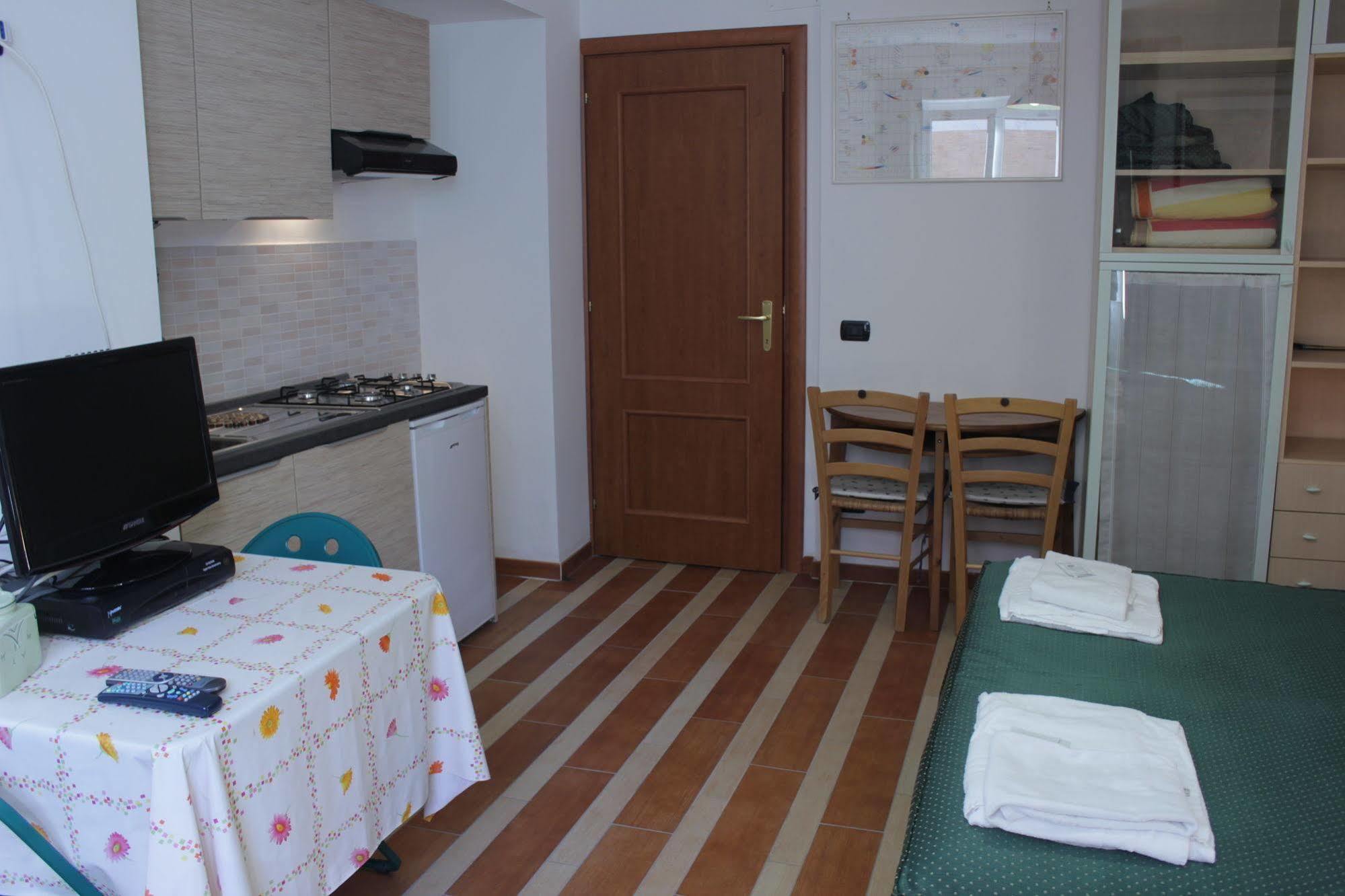 Tourist House Roma Aparthotel Bagian luar foto