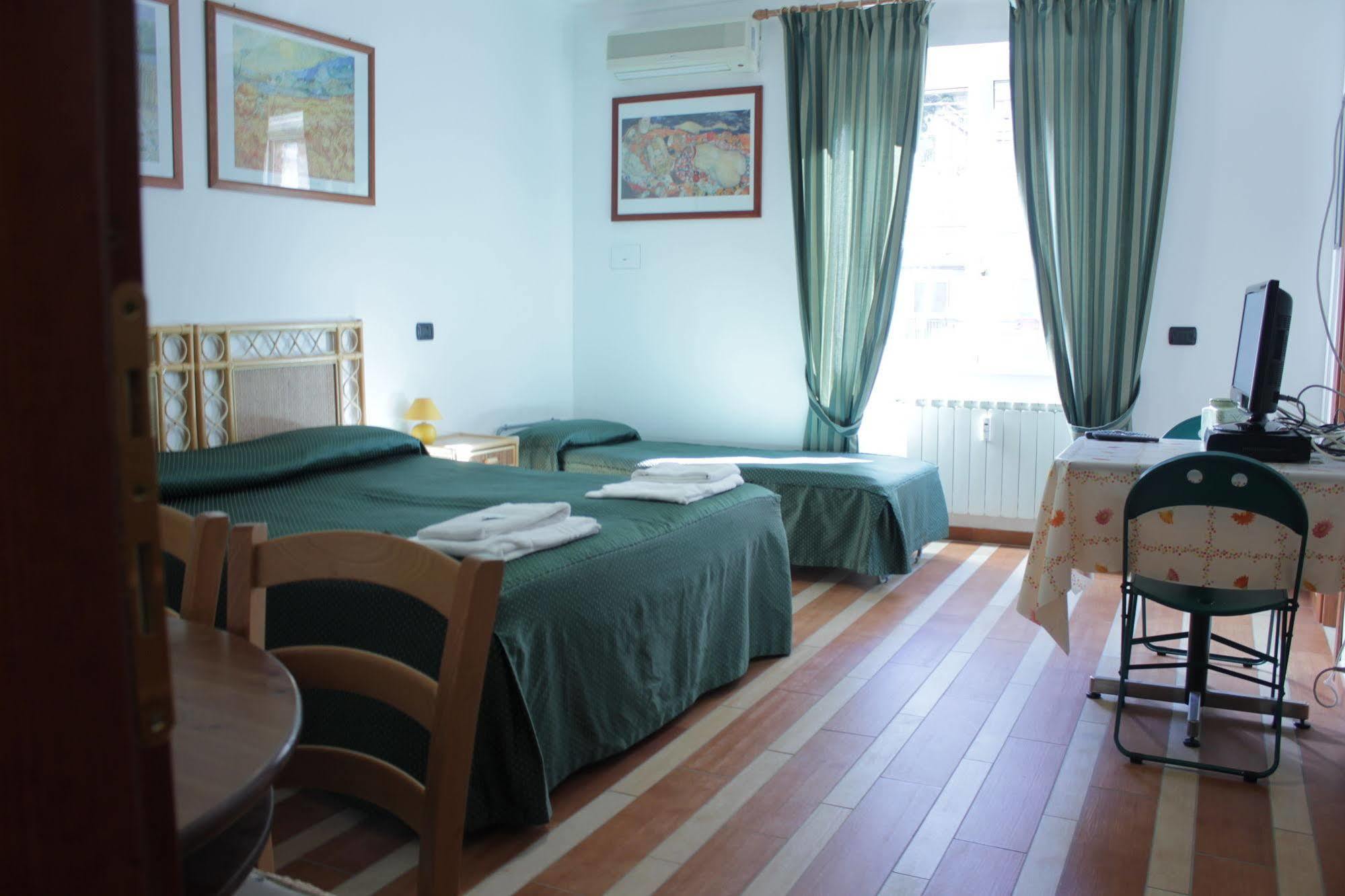 Tourist House Roma Aparthotel Bagian luar foto