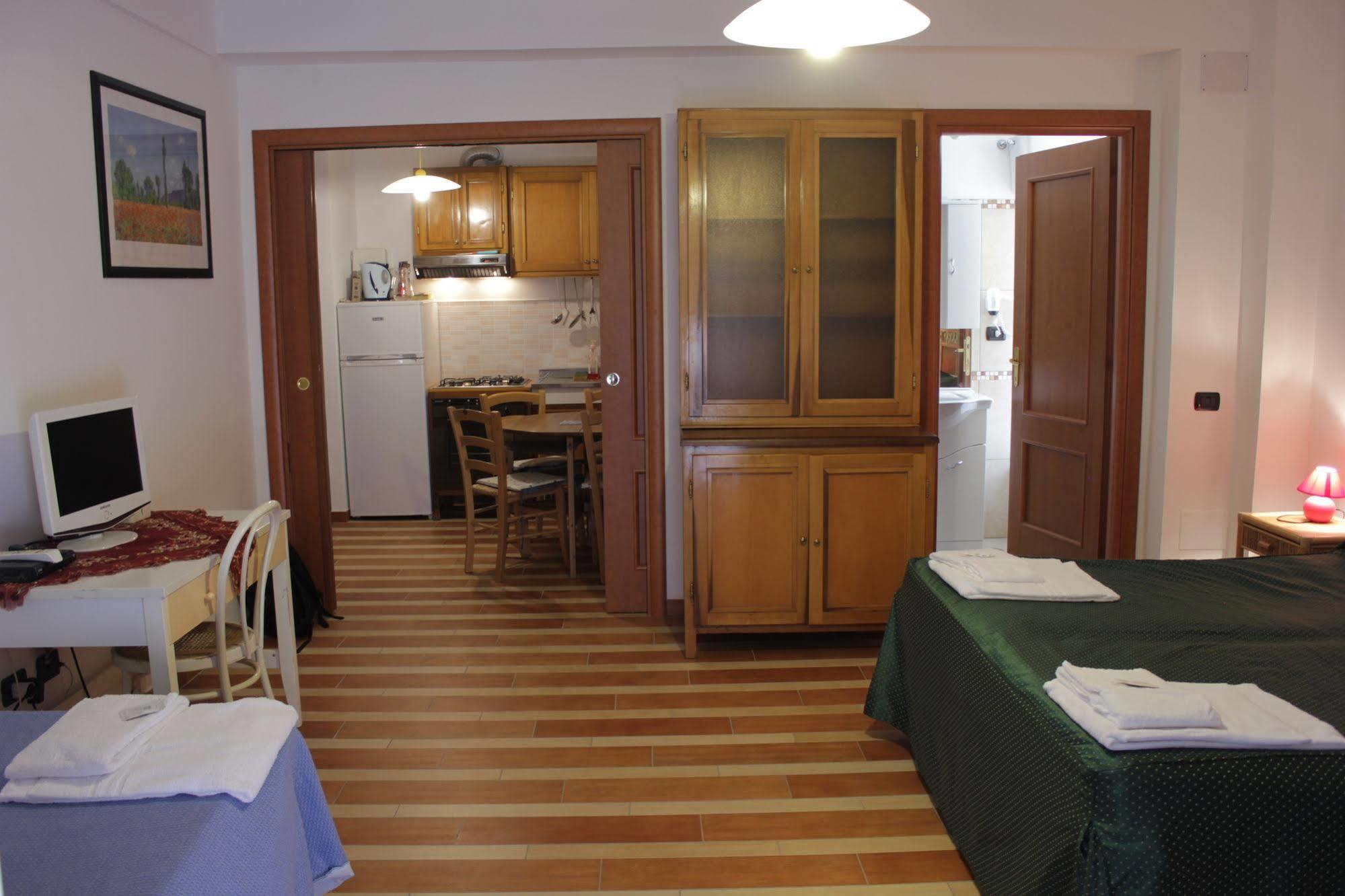 Tourist House Roma Aparthotel Bagian luar foto