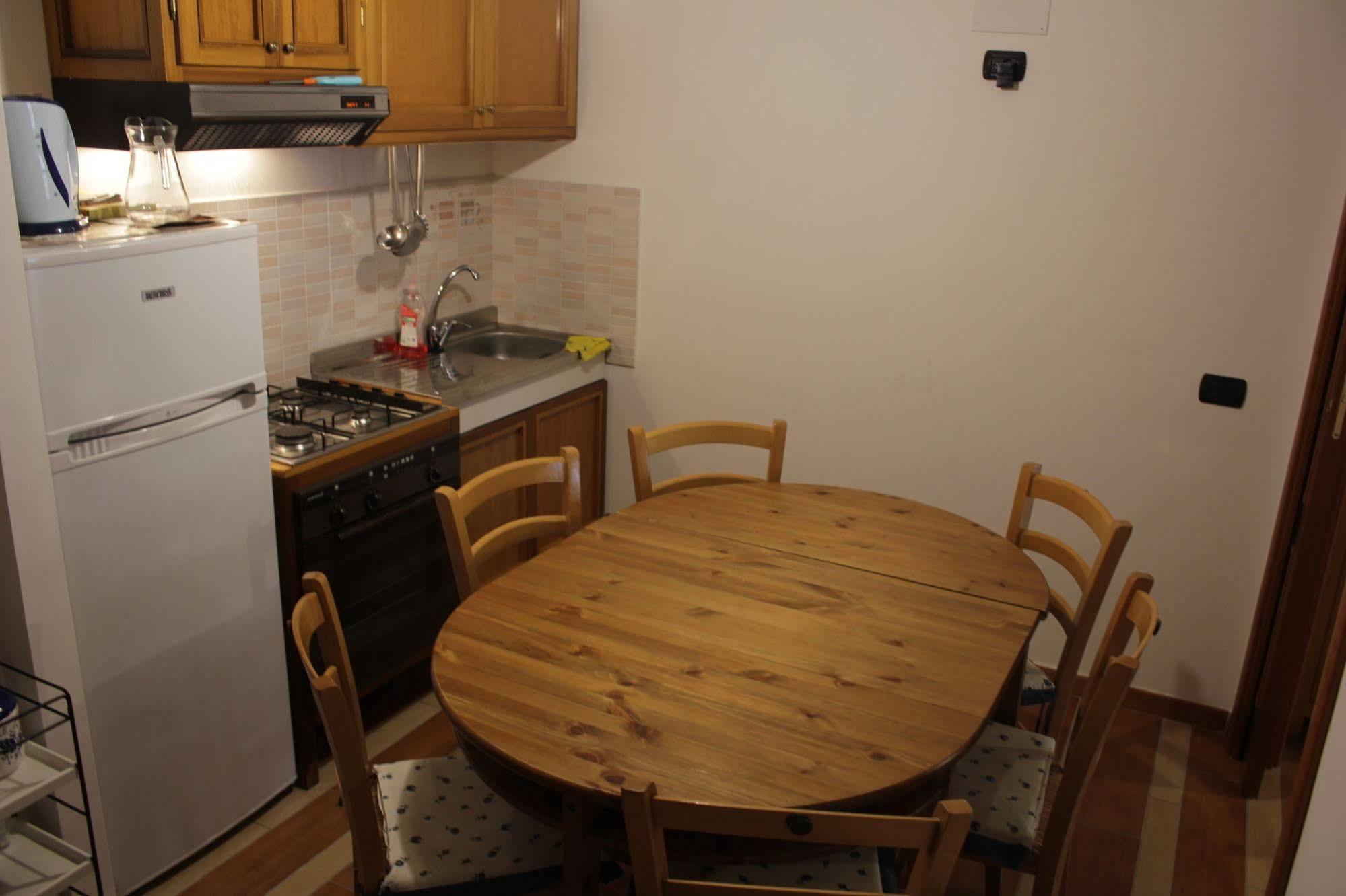 Tourist House Roma Aparthotel Bagian luar foto